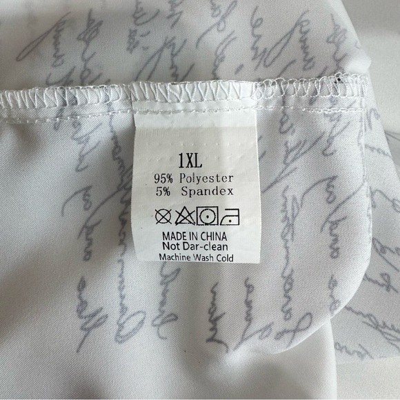 Women’s White Collared Pullover Love Note Print Long Sleeve Tunic - Picture 5 of 6